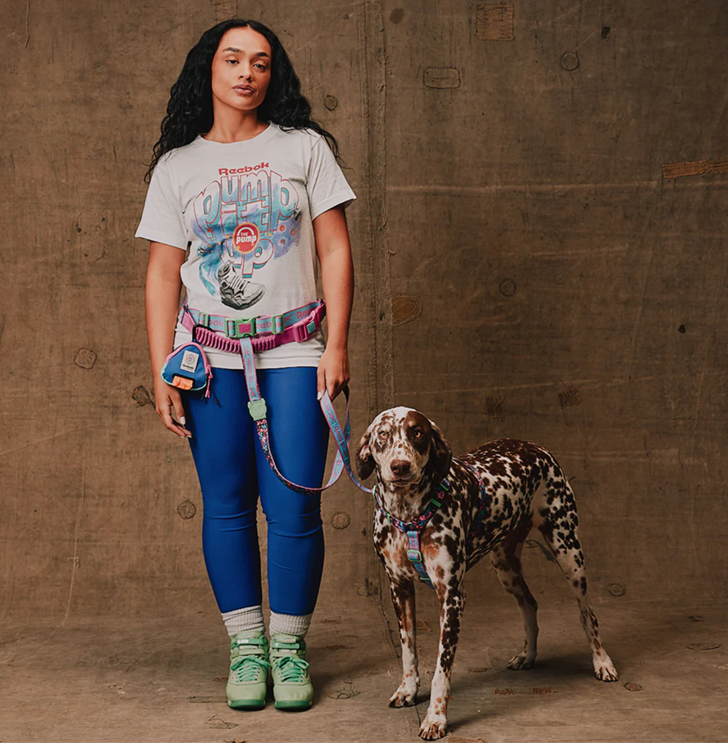 Detalle de la colaboración exclusiva Zee.Dog y Reebok con materiales de alta resistencia y estilo aerobic