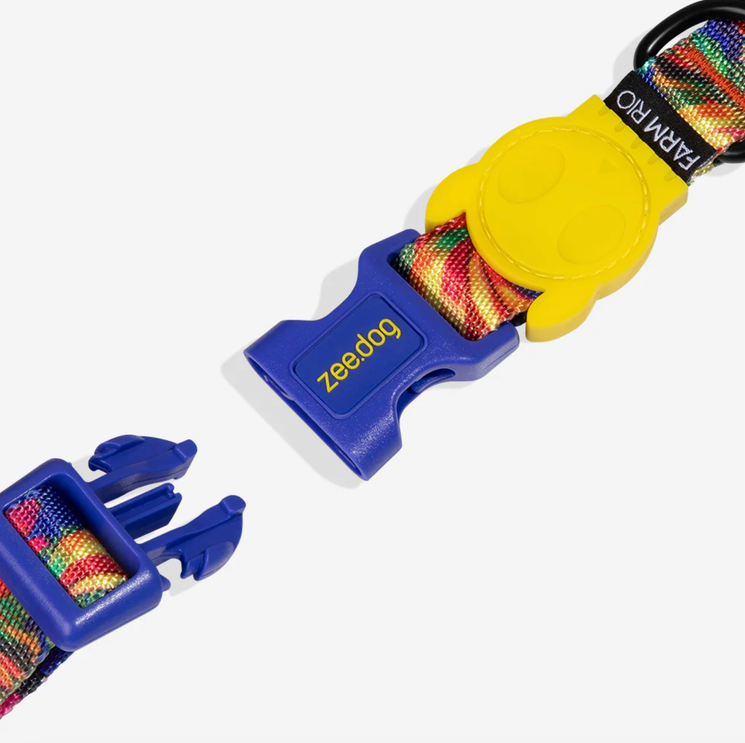 Cierre de seguridad de 4 puntos y logo de goma icónico en collar para perro edición FARM Rio